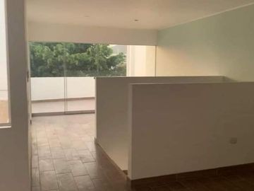 Dúplex frente a parque Urb. Alpamayo $ 170,000