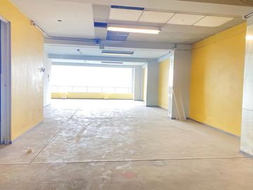 VENDO LOCAL COMERCIAL EN COMAS