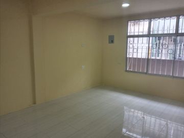 Venta de Casa en Mapasingue en el sector de la empresa Santa Priscila, Ubicada en la ciudadela Colinas del Hipódromo
