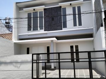 Rumah Minimalis Modern Baru Gress di Perumahan Puri Mas  Rungkut Surabaya Timur