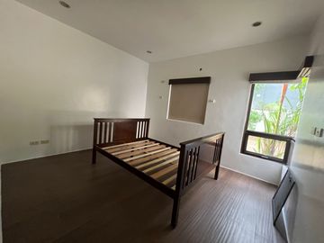 BJS - FOR SALE: 5 Bedroom House in Multinational Village, Parañaque