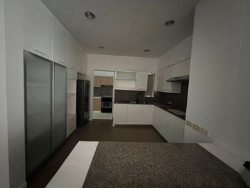 BJS - FOR SALE: 5 Bedroom House in Multinational Village, Parañaque