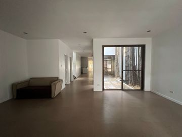 BJS - FOR SALE: 5 Bedroom House in Multinational Village, Parañaque