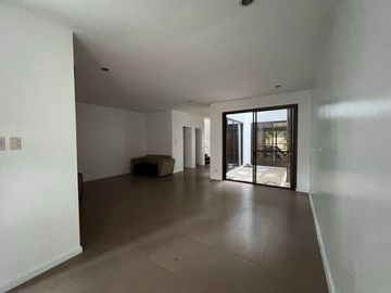 BJS - FOR SALE: 5 Bedroom House in Multinational Village, Parañaque