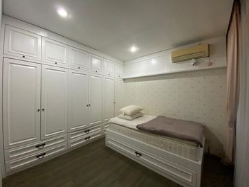 Rumah Mewah di Lokasi Asri dan Strategis, Jl. Bungur Mampang Prapatan