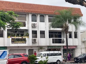 Oportunidad ! Vendo Departamento #1 piso alto Av. Victor Emilio Estrada y Balsamo  con garage