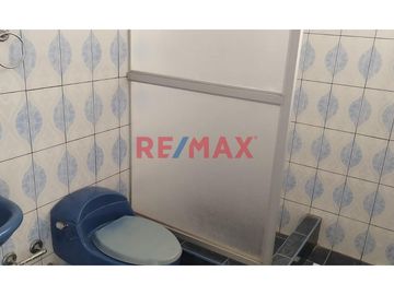 Se Vende Casa Frente A Parque Y Con Estacionamiento.A.Melendres