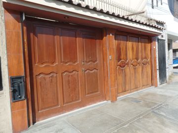 ¡Ubicadisima! Casa en Avenida - Urb. San Diego SMP