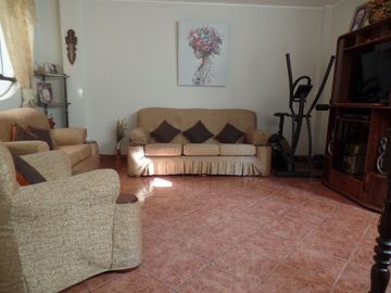 ¡Ubicadisima! Casa en Avenida - Urb. San Diego SMP
