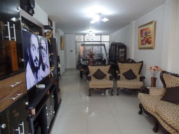 ¡Ubicadisima! Casa en Avenida - Urb. San Diego SMP