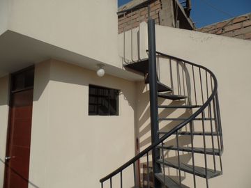 ¡Ubicadisima! Casa en Avenida - Urb. San Diego SMP