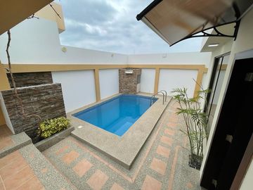 Casa en VENTA o RENTA con piscina, Zona Sur, Urbanizacion Manta Beach, San Mateo, Manta, Ecuador