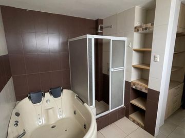 Casa en VENTA o RENTA con piscina, Zona Sur, Urbanizacion Manta Beach, San Mateo, Manta, Ecuador