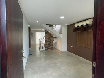 Casa en VENTA o RENTA con piscina, Zona Sur, Urbanizacion Manta Beach, San Mateo, Manta, Ecuador
