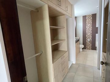 Casa en VENTA o RENTA con piscina, Zona Sur, Urbanizacion Manta Beach, San Mateo, Manta, Ecuador