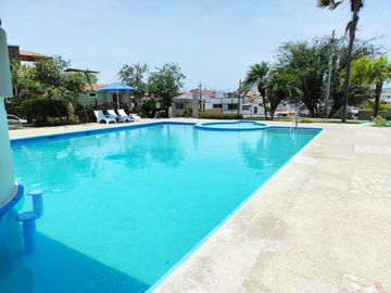 Casa en VENTA o RENTA con piscina, Zona Sur, Urbanizacion Manta Beach, San Mateo, Manta, Ecuador