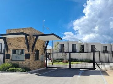 CASA EN FRACCIONAMIENTO PUERTA DE PIEDRA, QUERÉTARO