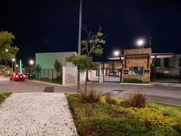 CASA EN FRACCIONAMIENTO PUERTA DE PIEDRA, QUERÉTARO