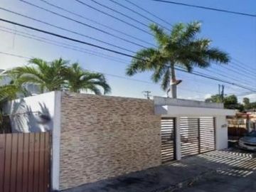 VENTA DE ACOGEDORA Y AMPLIA CASA EN LA SUPERMANZANA 27 CANCUN