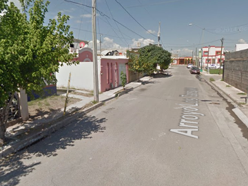 VENTA HERMOSA CASA EN FRACCIONAMIENTO ARROYOS CHIHUAHUA