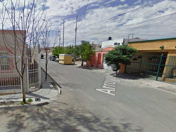 VENTA HERMOSA CASA EN FRACCIONAMIENTO ARROYOS CHIHUAHUA