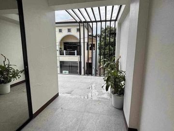 FOR SALE FULLY FURNISHED LUXURIOUS MODERN HOUSE IN MABALACAT CITY NEAR NLEX