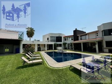 SE VENDE CASA SOLA FRACCIONAMIENTO BURGOS CON FRONTON TEMIXCO MORELOS.