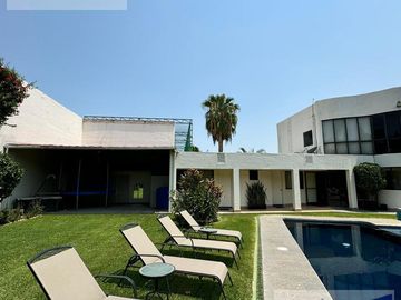 SE VENDE CASA SOLA FRACCIONAMIENTO BURGOS CON FRONTON TEMIXCO MORELOS.