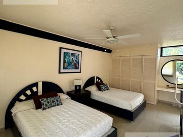 SE VENDE CASA SOLA FRACCIONAMIENTO BURGOS CON FRONTON TEMIXCO MORELOS.