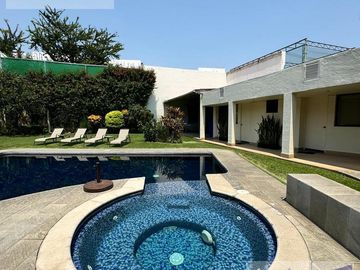 SE VENDE CASA SOLA FRACCIONAMIENTO BURGOS CON FRONTON TEMIXCO MORELOS.
