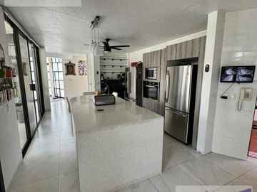 SE VENDE CASA SOLA FRACCIONAMIENTO BURGOS CON FRONTON TEMIXCO MORELOS.