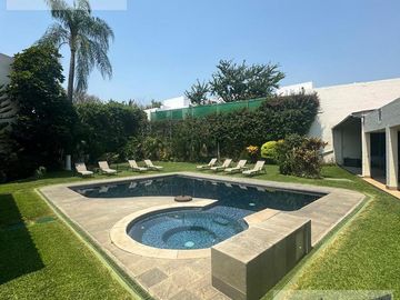SE VENDE CASA SOLA FRACCIONAMIENTO BURGOS CON FRONTON TEMIXCO MORELOS.