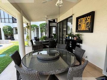 SE VENDE CASA SOLA FRACCIONAMIENTO BURGOS CON FRONTON TEMIXCO MORELOS.