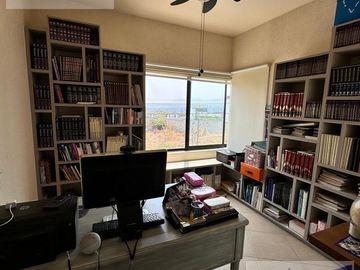 SE VENDE CASA SOLA FRACCIONAMIENTO BURGOS CON FRONTON TEMIXCO MORELOS.