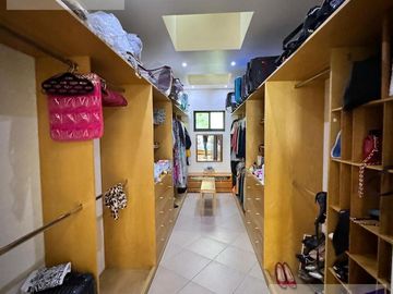 SE VENDE CASA SOLA FRACCIONAMIENTO BURGOS CON FRONTON TEMIXCO MORELOS.