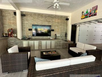 SE VENDE CASA SOLA FRACCIONAMIENTO BURGOS CON FRONTON TEMIXCO MORELOS.
