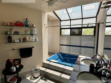 SE VENDE CASA SOLA FRACCIONAMIENTO BURGOS CON FRONTON TEMIXCO MORELOS.