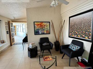 SE VENDE CASA SOLA FRACCIONAMIENTO BURGOS CON FRONTON TEMIXCO MORELOS.
