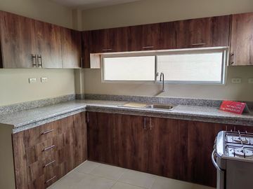 Venta de casas en la la Urbanización La Martina, 3 dormitorios, a crédito.