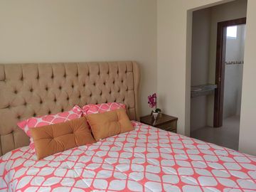 Venta de casas en la la Urbanización La Martina, 3 dormitorios, a crédito.