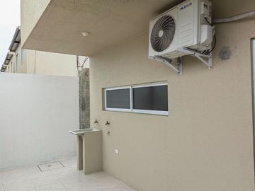 Venta de casas en la la Urbanización La Martina, 3 dormitorios, a crédito.