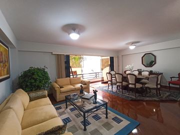 VENTA DEPARTAMENTO CON AMPLIA TERRAZA EN URB. CHACARILLA SURCO