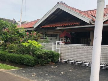 Rumah Strategis di Deman Asri, Kebayoran Lama - Ideal untuk Keluarga