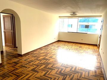 Venta Departamento De 202M2, En Santiago De Surco !!!