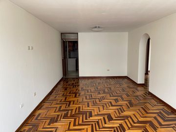 Venta Departamento De 202M2, En Santiago De Surco !!!