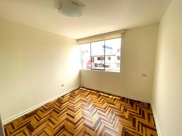 Venta Departamento De 202M2, En Santiago De Surco !!!
