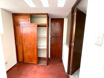 Venta Departamento De 202M2, En Santiago De Surco !!!