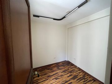 Venta Departamento De 202M2, En Santiago De Surco !!!