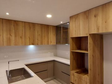 🏡Departamento de Lujo de 2 Dormitorios en el Paseo 3 de Noviembre, Puertas del Sol, Ordoñez Lasso🏡