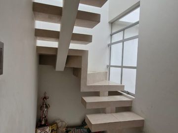 Venta de Departamento Triplex San Martin de Porras